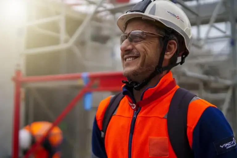 Portrait d’un compagnon sur un chantier à Caen