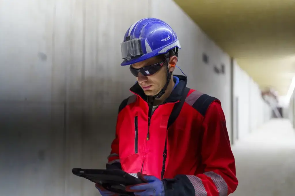 Suivi de chantier sur tablette numérique à Caen